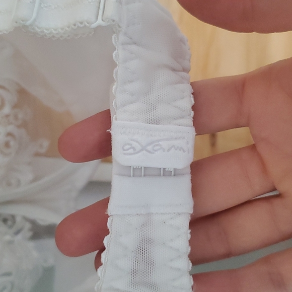 Axami bra and garter set - Picture 8 of 8